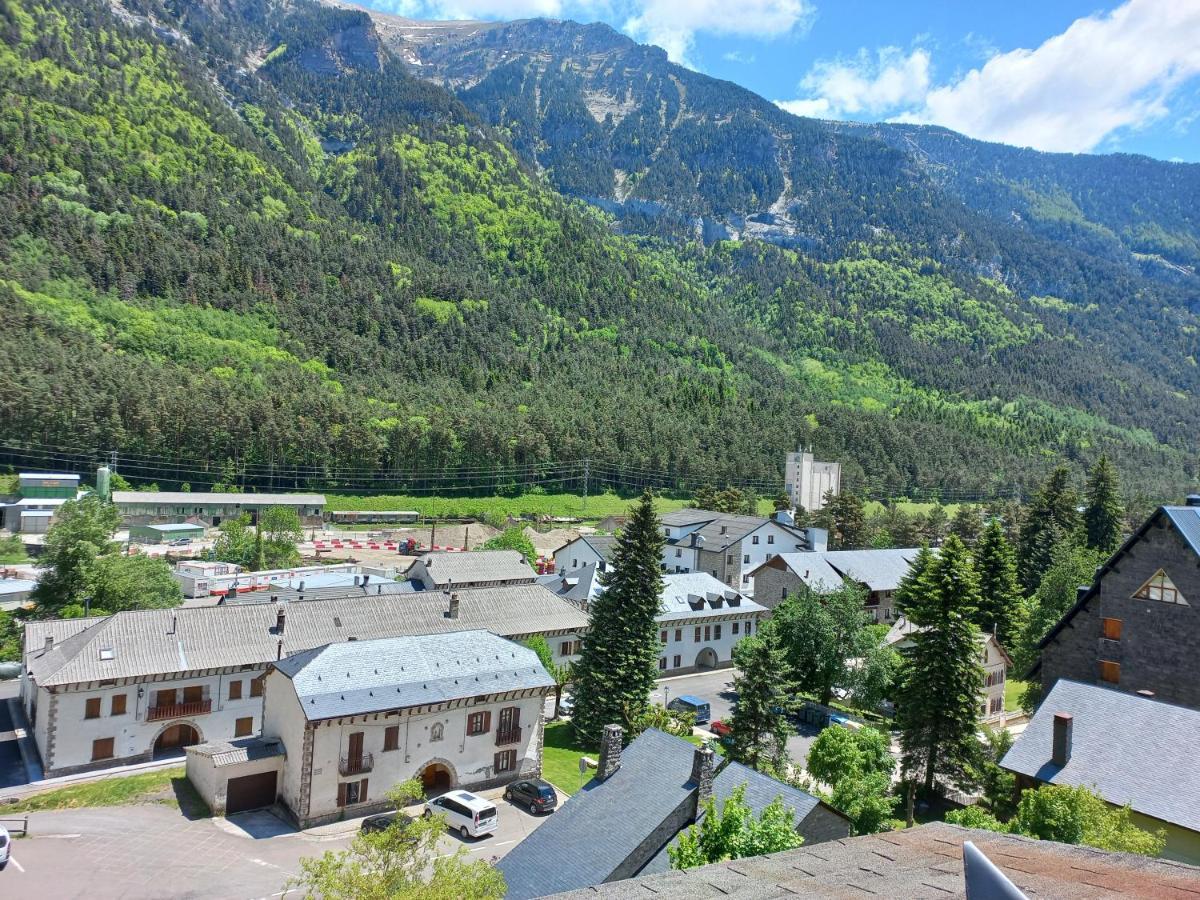 Apartamento Apartamento en Canfranc Estacion Exterior foto